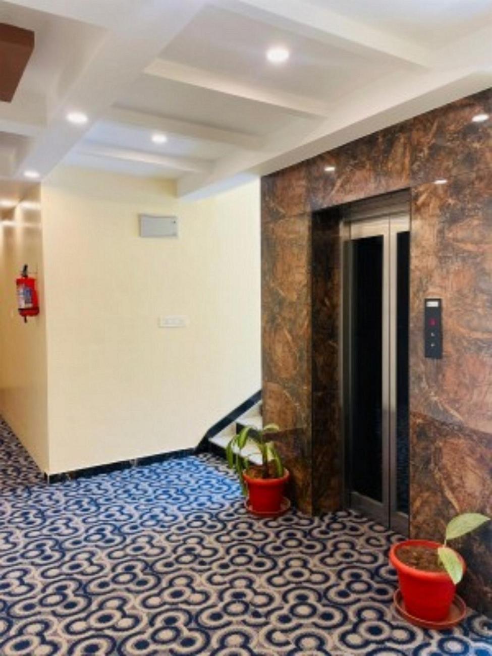 Vovo Hotels Yelahanka Exterior photo