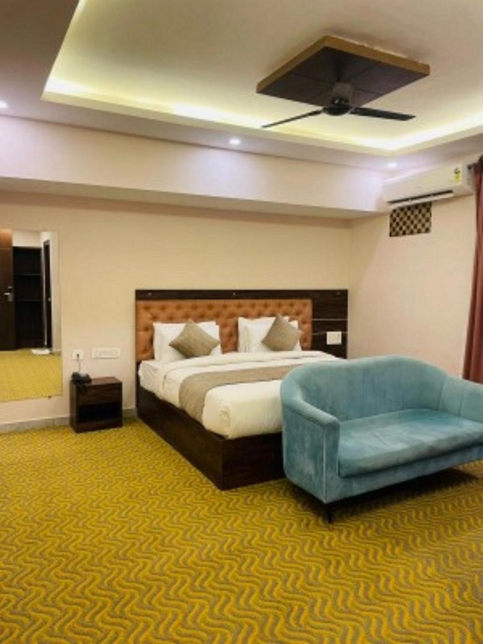 Vovo Hotels Yelahanka Exterior photo
