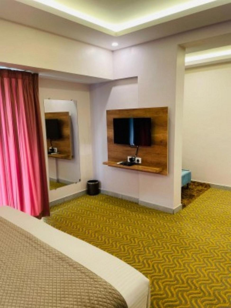 Vovo Hotels Yelahanka Exterior photo