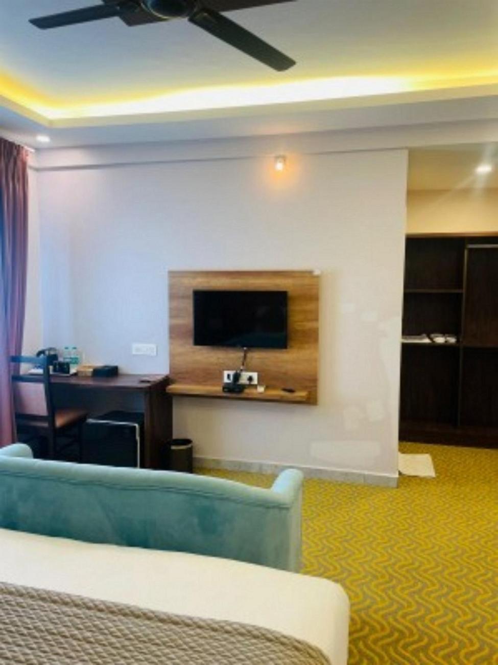 Vovo Hotels Yelahanka Exterior photo
