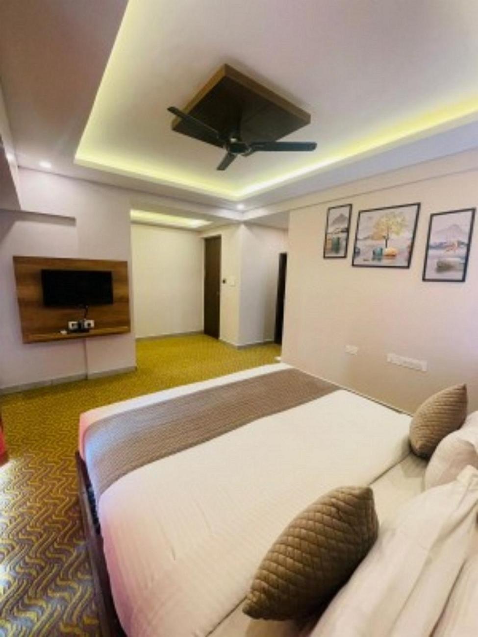 Vovo Hotels Yelahanka Exterior photo