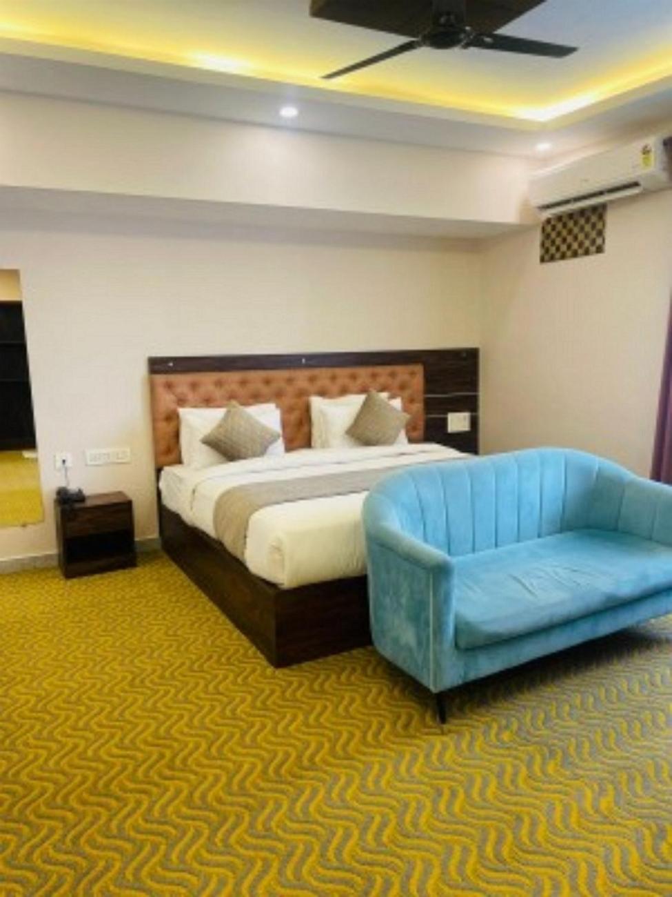 Vovo Hotels Yelahanka Exterior photo